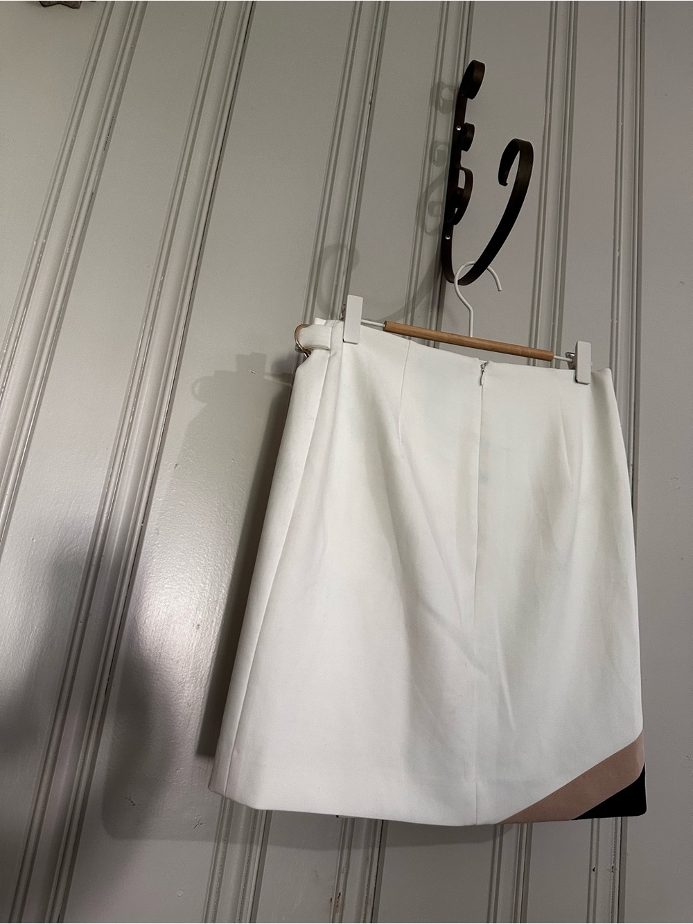White House Black Market White Mini Skirt with Black and Tan Hem Bands - Picture 8 of 9